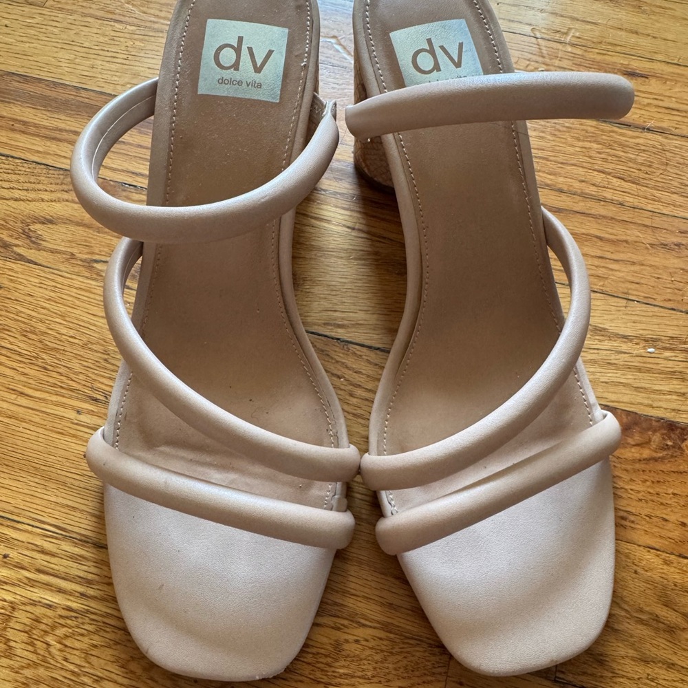DV by Dolce Vita Women's Tan Sandals